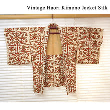 將圖片載入圖庫檢視器 Vintage Haori Kimono Jacket Silk, Ivory base, Botanical Design