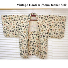 將圖片載入圖庫檢視器 Vintage Haori Kimono Jacket Silk, Ivory  base, Elegant Floral