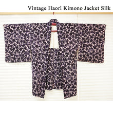 画像をギャラリービューアに読み込む, Vintage Haori Kimono Jacket Silk, Soft Pink base, Purple Leaf Design