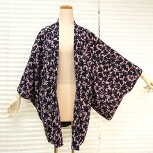画像をギャラリービューアに読み込む, Vintage Haori Kimono Jacket Silk, Soft Pink base, Purple Leaf Design
