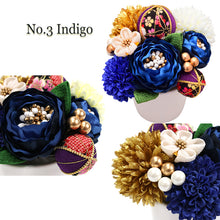 將圖片載入圖庫檢視器 Japanese Kanzashi Hair Accessory Set (12 pcs) – Soft Ranunculus Blossoms & Chirimen Fabric Ornaments for Kimono, Weddings & Celebrations