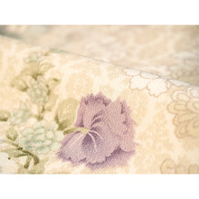 画像をギャラリービューアに読み込む, Ready-to-Wear Washable Komon Kimono for Women, Fully Lined Polyester, Beige Exotic Paisley with Lily, Orchid & Dianthus Accents – A Sophisticated Retro-Inspired Kimono