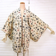 將圖片載入圖庫檢視器 Vintage Haori Kimono Jacket Silk, Ivory  base, Elegant Floral