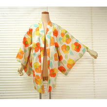 画像をギャラリービューアに読み込む, Vintage Haori Kimono Jacket Silk,Soft White base, Vibrant Camellia Flowers