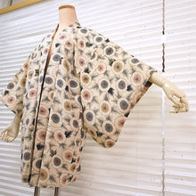 將圖片載入圖庫檢視器 Vintage Haori Kimono Jacket Silk, Ivory  base, Elegant Floral