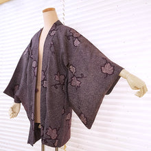 画像をギャラリービューアに読み込む, Vintage Haori Kimono Jacket Silk, Deep purple base, “Kanoko” Dots, Ivy Vine Design
