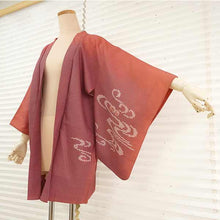 画像をギャラリービューアに読み込む, Vintage Haori Kimono Jacket Silk, Deep Red base, Wave Pattern