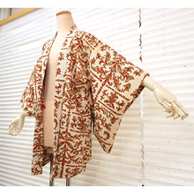 將圖片載入圖庫檢視器 Vintage Haori Kimono Jacket Silk, Ivory base, Botanical Design