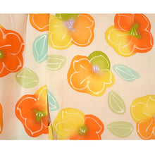 画像をギャラリービューアに読み込む, Vintage Haori Kimono Jacket Silk,Soft White base, Vibrant Camellia Flowers