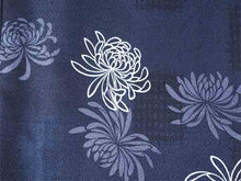 Load image into Gallery viewer, Washable pre-tailored Lined KIMONO【M】(Lattice and chrysanthemum patterns that blend with the ground color.)