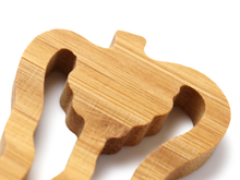 Load image into Gallery viewer, Japanese Bamboo Craft: Chopstick Rest, Vegetable, Green pepper