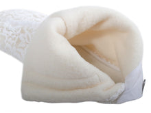 Load image into Gallery viewer, Women's Fleece Lace Tabi Socks Stretch with 4 Kohaze Clasps for Japanese Traditional Kimono :21.5 - 27.0cm