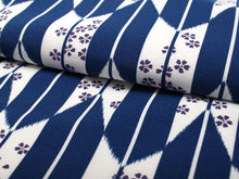將圖片載入圖庫檢視器 Women's Polyester Washable Two-Shaku-Sleeve Kimono for Hakama, Short Length, Blue, White, Arrow Pattern, Sakura, Free Size: Japanese Traditional Clothes