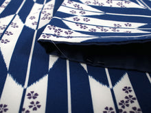 將圖片載入圖庫檢視器 Women's Polyester Washable Two-Shaku-Sleeve Kimono for Hakama, Short Length, Blue, White, Arrow Pattern, Sakura, Free Size: Japanese Traditional Clothes