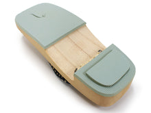 画像をギャラリービューアに読み込む, Men's Paulownia Wooden Geta(Japanese Sandals) for Japanese Traditional Kimono/Yukata: white wooden stand, black background, light beige plaid, strap