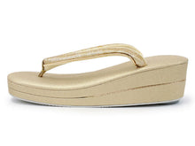 將圖片載入圖庫檢視器 Zori sandles and bag set, Women, Light beige, gold  flower-shaped family crest