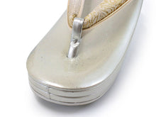 將圖片載入圖庫檢視器 Zori sandles and bag set, Women, Gold, silver  flower-shaped family crest