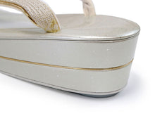 將圖片載入圖庫檢視器 Zori sandles and bag set, Women, Gold, silver  flower-shaped family crest