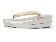 將圖片載入圖庫檢視器 Zori sandles and bag set, Women, Gold, silver  flower-shaped family crest