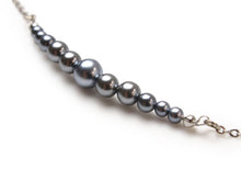 將圖片載入圖庫檢視器 Women's haori string, blue gray pearl beads clip-on