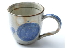 Load image into Gallery viewer, Kiyomizu Yaki Pottery Mug - Cat Design Blue