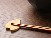 Load image into Gallery viewer, Japanese Bamboo Craft: Chopstick Rest, Cherry Blossom Petal