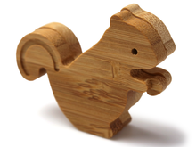 画像をギャラリービューアに読み込む, Japanese Bamboo Craft: Animal Magnet Squirrel