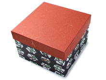 將圖片載入圖庫檢視器 Kyoto Kiyomizu Ware Sake Cup - Sakura & Autumn Leaves Brown