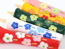 將圖片載入圖庫檢視器 Elegant Hand-Painted Japanese Candles(Floral Design)– Japanese Art , Set of 5 in a Paulownia Wood Box