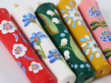 將圖片載入圖庫檢視器 Elegant Hand-Painted Japanese Candles(Floral Design)– Japanese Art , Set of 5 in a Paulownia Wood Box