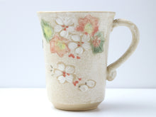 將圖片載入圖庫檢視器 Kyoto Kiyomizu Ware - Mug Ivory Sakura & Autumn Leaves