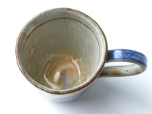Load image into Gallery viewer, Kiyomizu Yaki Pottery Mug - Cat Design Blue