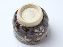 將圖片載入圖庫檢視器 Kyoto Kiyomizu Ware Sake Cup - Sakura & Autumn Leaves Brown