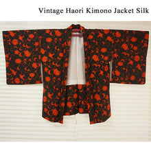 將圖片載入圖庫檢視器 Vintage Haori Kimono Jacket Silk, Elegant Black base, Timeless Vines
