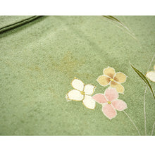 画像をギャラリービューアに読み込む, Vintage Haori Kimono Jacket Silk,Soft Green base, Delicate Floral Patterns
