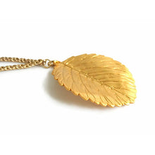 Load image into Gallery viewer, Strawberry Netsuke | Handcrafted Japanese Kimono &amp; Obi Charm MADE in JAPAN
