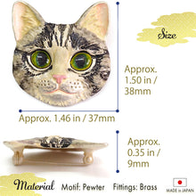 画像をギャラリービューアに読み込む, Handcrafted Japanese American Shorthair Cat Brooch – Artisan Pewter Pin with Glowing Eyes, Gift for Cat Lovers, for Women, for Men
