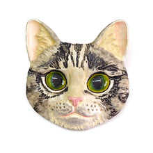 画像をギャラリービューアに読み込む, Handcrafted Japanese American Shorthair Cat Brooch – Artisan Pewter Pin with Glowing Eyes, Gift for Cat Lovers, for Women, for Men

