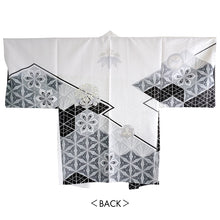 Load image into Gallery viewer, Men’s Geometric‑Scale Pattern Haori Jacket – Traditional Japanese Style in Black or White

