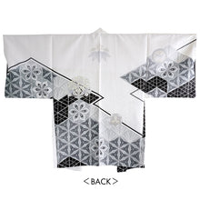 將圖片載入圖庫檢視器 Men’s Haori, Kimono &amp; Hakama 3-Piece Set – Elegant White Geometric Patterns Traditional Japanese Formal Wear for Graduation, Wedding &amp; Special Occasions
