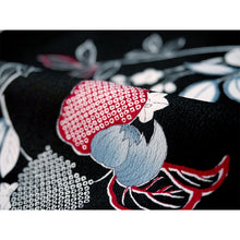 將圖片載入圖庫檢視器 Ready-to-Wear Washable Komon Kimono for Women, Fully Lined Polyester, Black magnolia Floral Design with Red Accents – A Sophisticated Komon Kimono with Timeless Elegance
