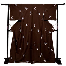 將圖片載入圖庫檢視器 Ready-to-Wear Washable Komon Kimono for Women, Fully Lined Polyester, Deep Brown with Gourd Motif – A Sophisticated Komon Kimono with Warm Japanese Charm
