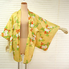 將圖片載入圖庫檢視器 Vintage Haori Kimono Jacket Silk, Golden Yellow base,Cherry Blossoms &amp; Flowing Water
