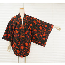 將圖片載入圖庫檢視器 Vintage Haori Kimono Jacket Silk, Elegant Black base, Timeless Vines
