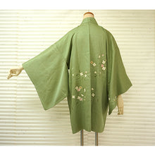 画像をギャラリービューアに読み込む, Vintage Haori Kimono Jacket Silk,Soft Green base, Delicate Floral Patterns
