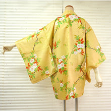 將圖片載入圖庫檢視器 Vintage Haori Kimono Jacket Silk, Golden Yellow base,Cherry Blossoms &amp; Flowing Water
