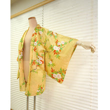 將圖片載入圖庫檢視器 Vintage Haori Kimono Jacket Silk, Golden Yellow base,Cherry Blossoms &amp; Flowing Water

