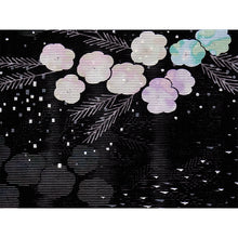 將圖片載入圖庫檢視器 Lightweight Cotton Yukata for Women, Black base, Crisp geometric snowflakes, Flower pattern – Inspired by Kaneko Misuzu’s Poetry, Summer Japanese Kimono Robe
