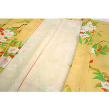 將圖片載入圖庫檢視器 Vintage Haori Kimono Jacket Silk, Golden Yellow base,Cherry Blossoms &amp; Flowing Water
