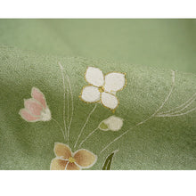 画像をギャラリービューアに読み込む, Vintage Haori Kimono Jacket Silk,Soft Green base, Delicate Floral Patterns
